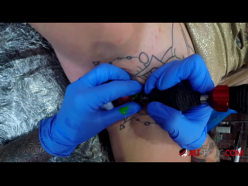❤️ E dashura jashtëzakonisht e bërë me tatuazhe, Sully Savage, bëri një tatuazh në klitorisin e saj ️❌ Pornografi anale në sq.osagoassist.ru ❌️